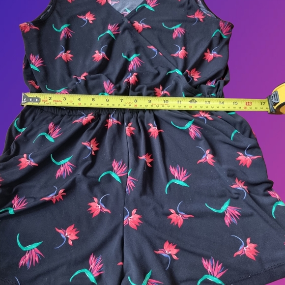 Simply Styled Ladies Floral Romper - Picture 4 of 10